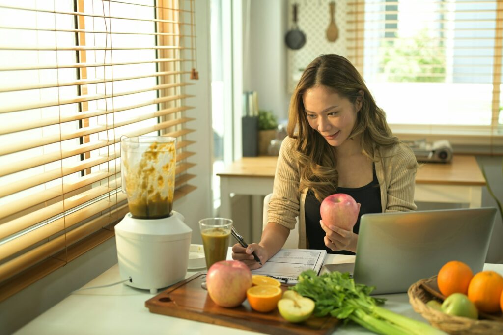 Nutritionist woman woking with fruits at her desk.